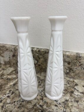 Vintage Set Hoosier Glass starburst pattern milk glass bud vases, 50,/60’s